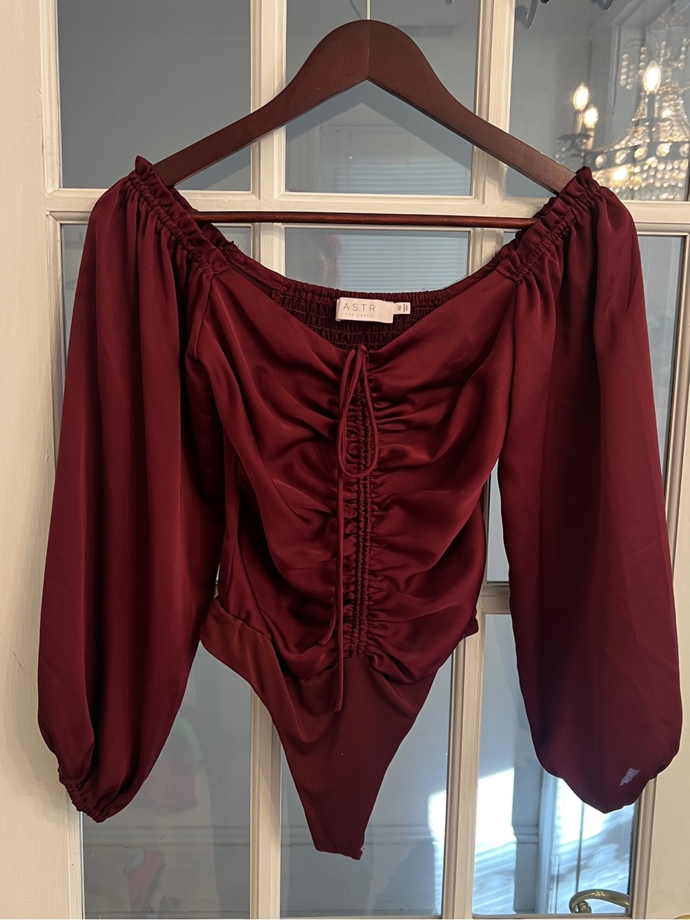 ASTR THE LABEL Women’s Voncile Burgundy Ruched Off Shoulder Bodysuit XS